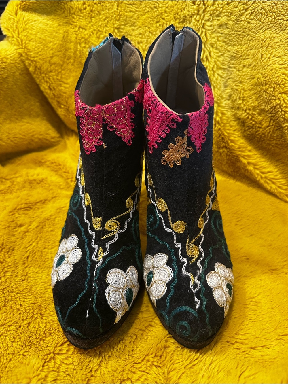 Scarlet Embroidered Heel Faux Suede 4” Ankle Booties Stiletto Sz 39 US 7.5 Boho